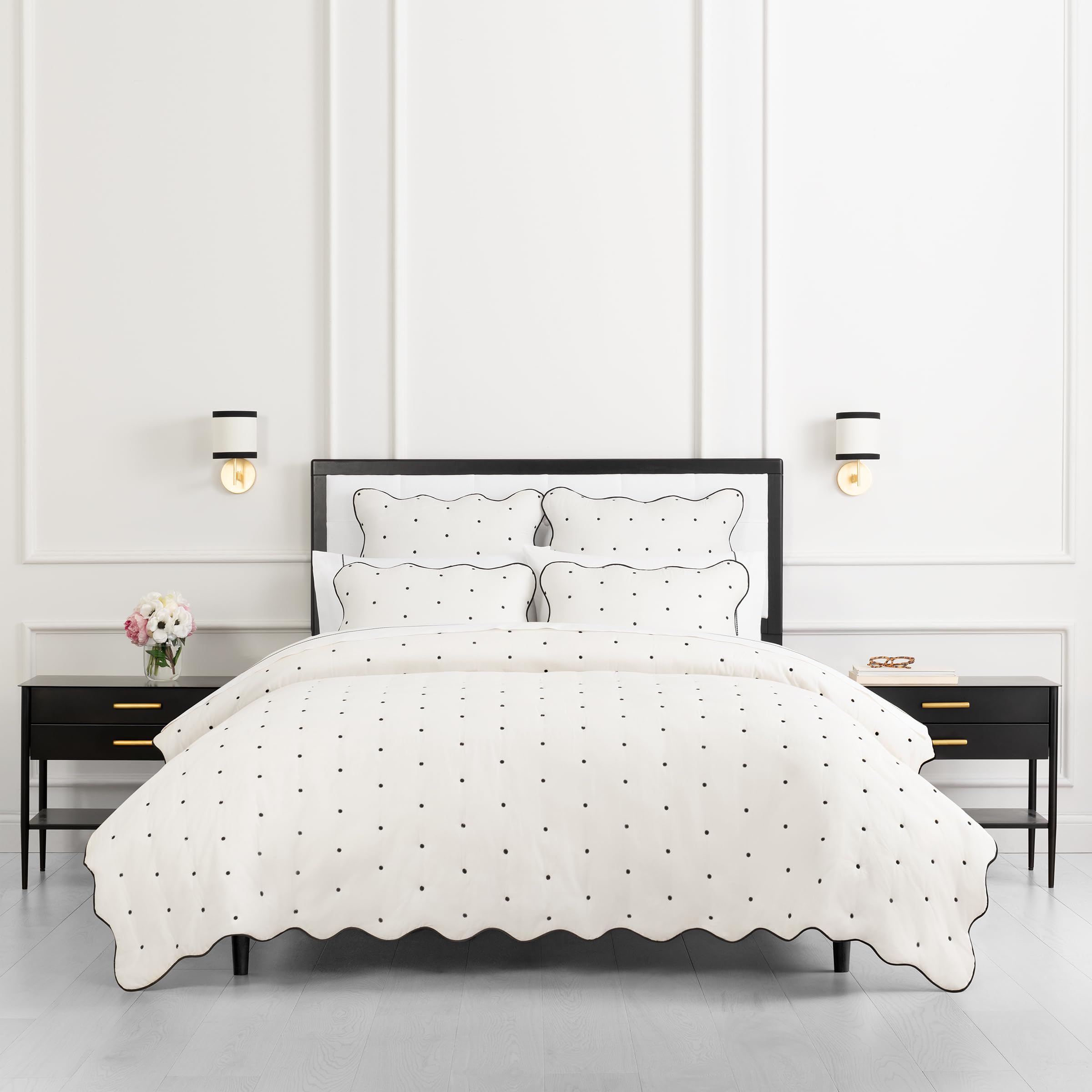kate spade new york Scalloped Edge Euro Sham, 26" x 26" Decorative Pillow Cover, Single 100% Cotton Cover, Machine Washable, Navy